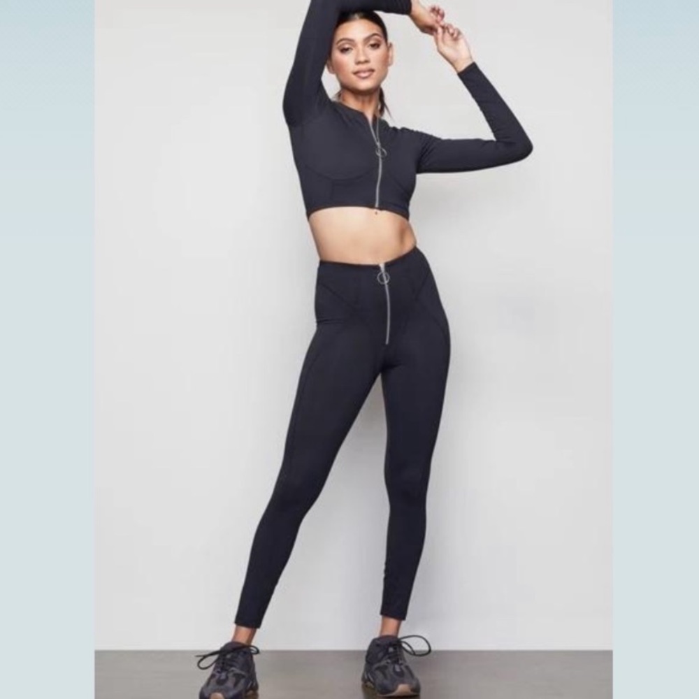 Good American Black The Warrior Zip 7/8 Leggings in a Size 1.